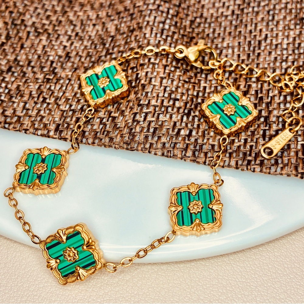 Anthropologie Gold & Green Floral Clover Antique Design Dainty Chain Bracelet